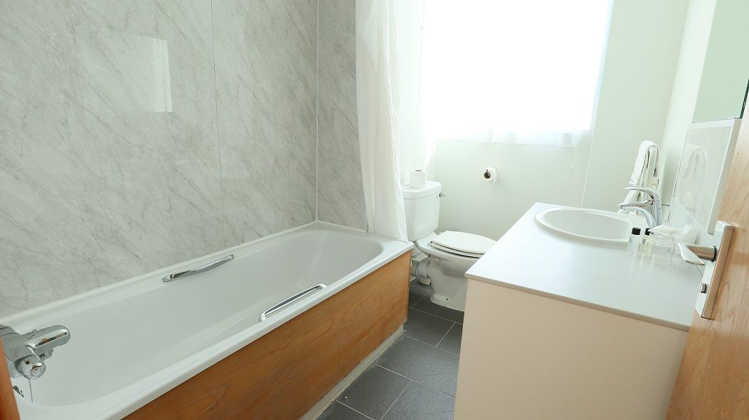 Standard-Room-Bathroom